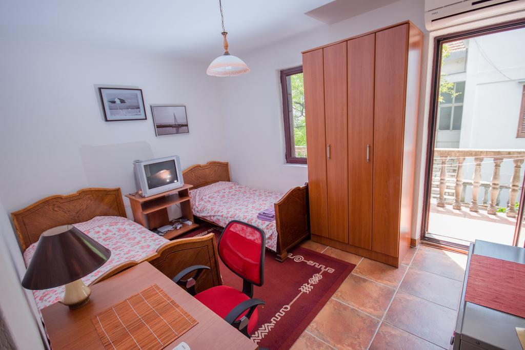 Apartments Beachfront Kotor Kültér fotó