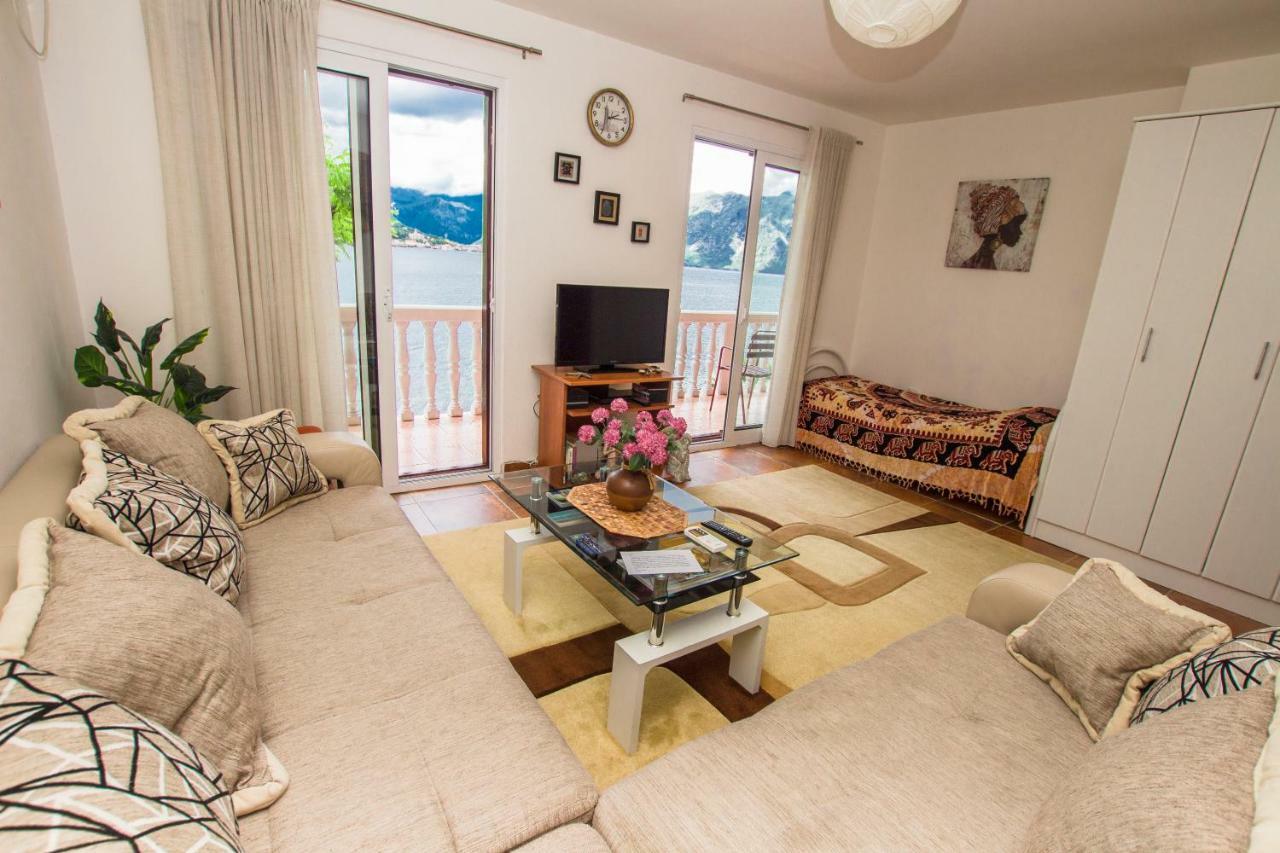 Apartments Beachfront Kotor Kültér fotó