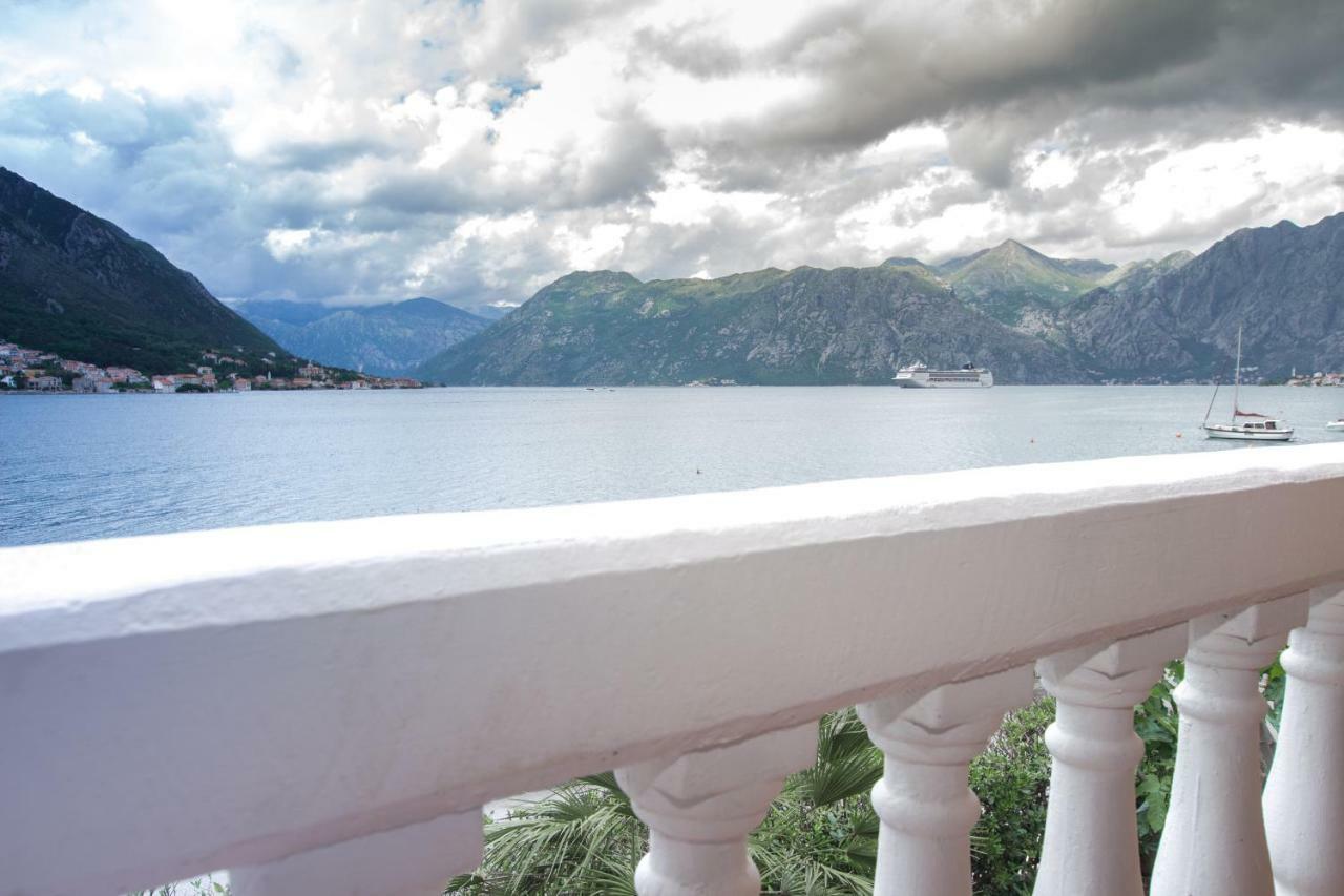 Apartments Beachfront Kotor Kültér fotó