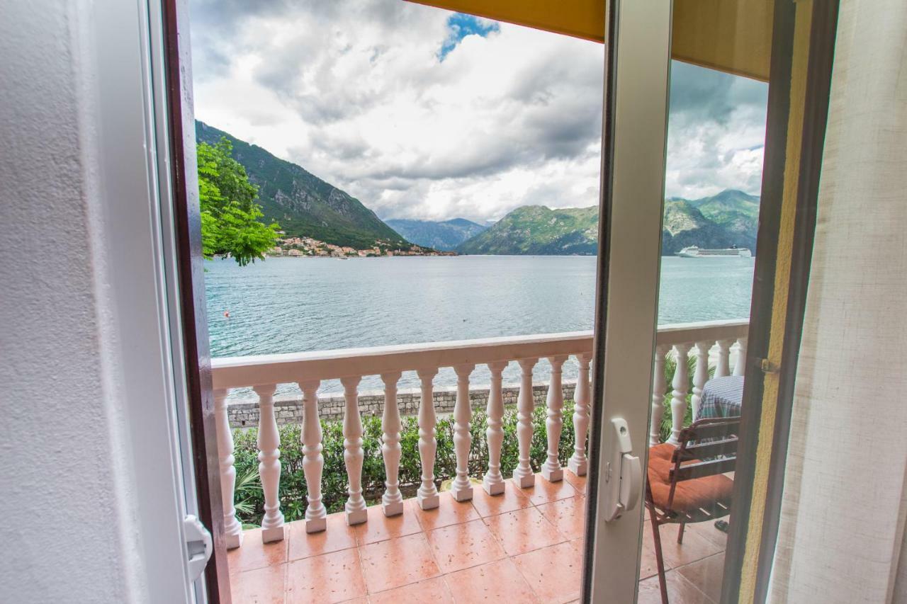 Apartments Beachfront Kotor Kültér fotó
